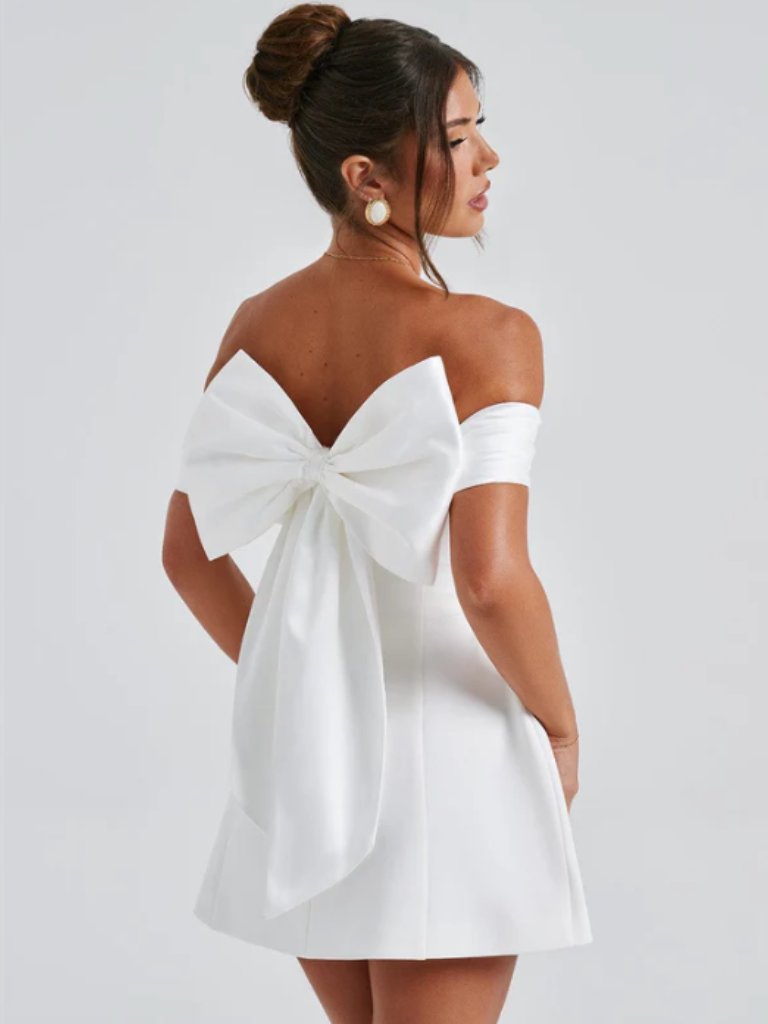 VESTIDO CELESTE CON LAZO EN LA ESPALDA