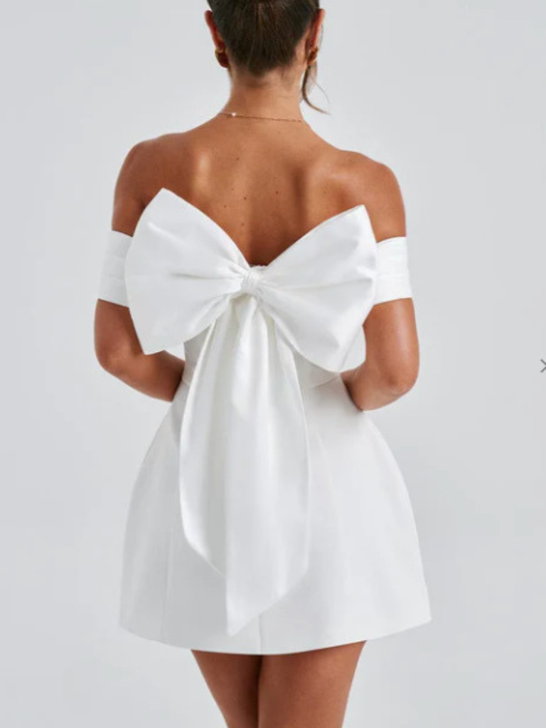 VESTIDO CELESTE CON LAZO EN LA ESPALDA