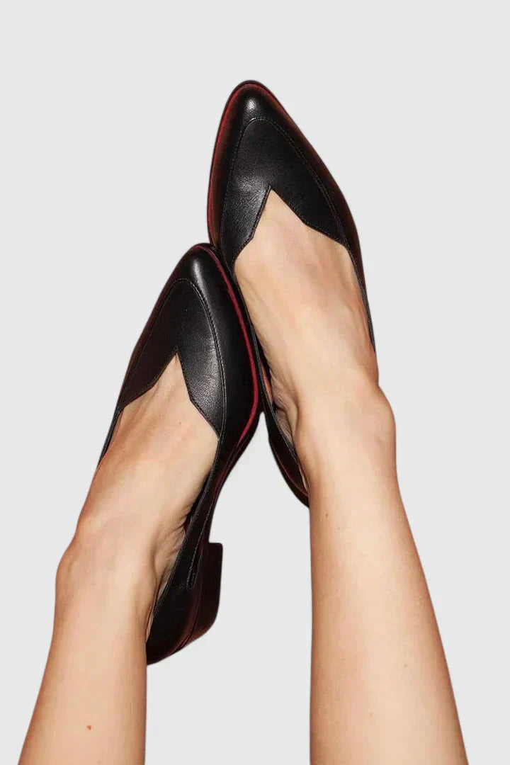 Reese | V-Cut Classic Flats
