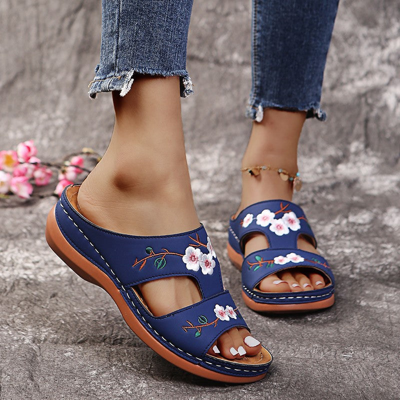 Floria | Sandalias Ortopédicas Slip-In con Diseño Bordado y Suela Amortiguada