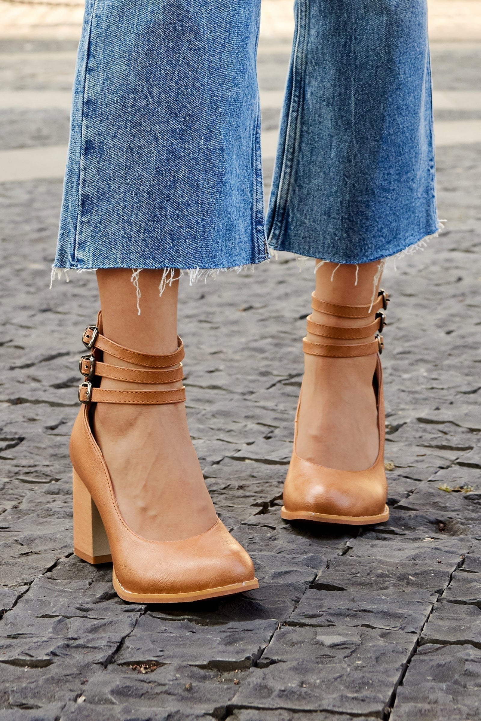 Brenda® | Tacones con Triple Hebilla