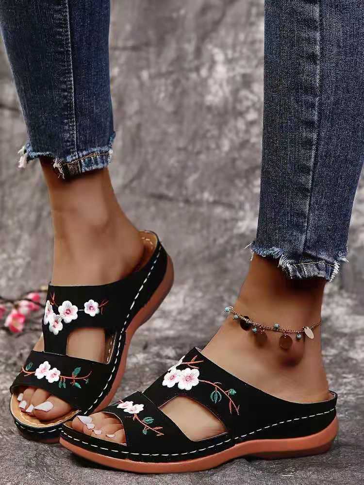 Floria | Sandalias Ortopédicas Slip-In con Diseño Bordado y Suela Amortiguada