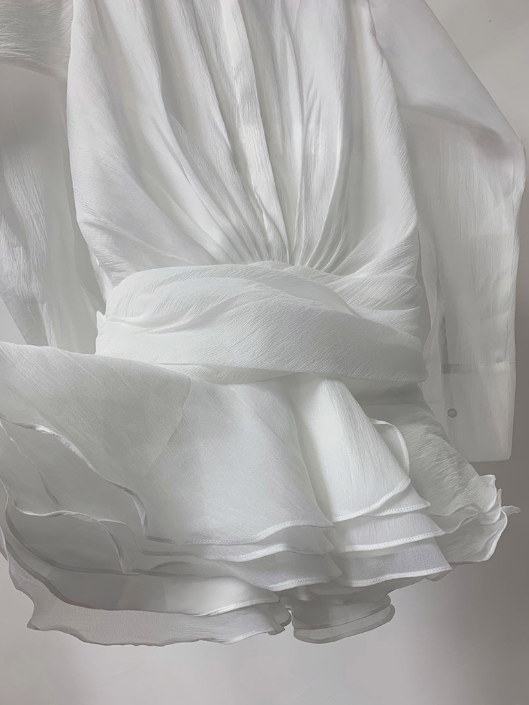 VESTIDO MINI VOLANTE FLORES BLANCAS