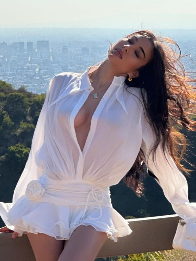 VESTIDO MINI VOLANTE FLORES BLANCAS