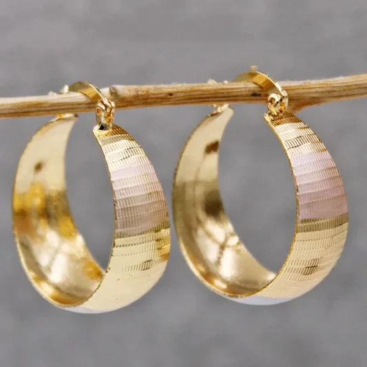 Luxurious Gold Earrings with an Elegant Flair